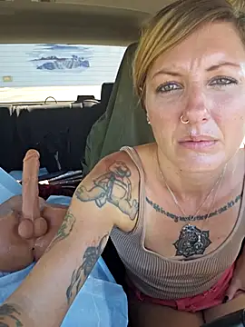 Snapshot of SheIsSomething chatting on 10-15-25, 09:59 SheIsSomething online show from 10-15-25, 09:59