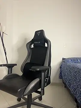 Snapshot of steven_smith05 chatting on 10-07-25, 01:36 steven smith05 online show from 10-07-25, 01:36