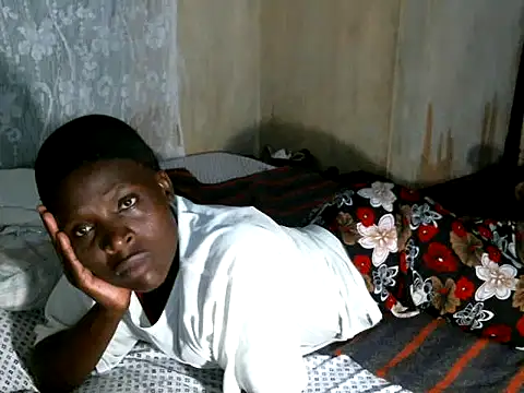 Snapshot of cute-shamza chatting on 12-15-25, 04:55 cute-shamza online show from 12-15-25, 04:55