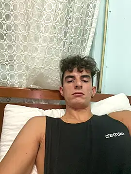 Snapshot of alessandro893000 chatting on 11-22-25, 07:51 alessandro893000 online show from 11-22-25, 07:51