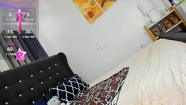 Snapshot of Divine___Eloeura chatting on 02-25-25, 06:42 Divine Eloeura online show from 02-25-25, 06:42