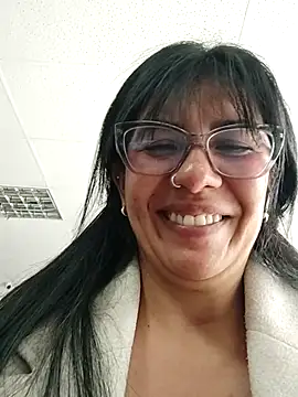 aisha latina online show from 11-28-25, 04:42