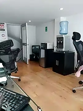 aisha latina online show from 12-02-25, 03:29