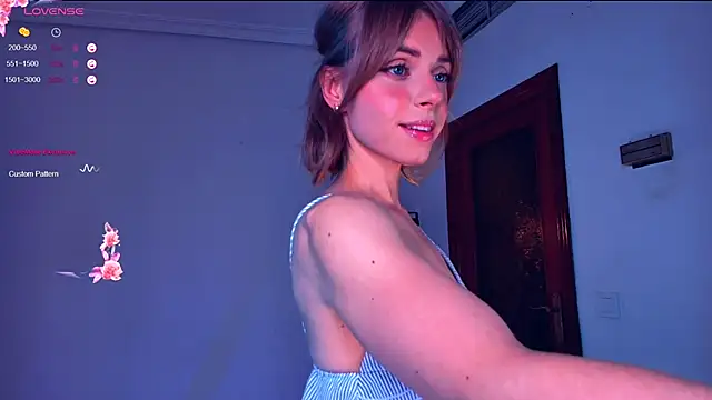 Snapshot of Arielle__03 chatting on 09-13-25, 02:11 Arielle  03 online show from 09-13-25, 02:11