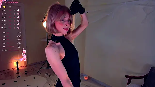 Snapshot of Arielle__03 chatting on 10-31-25, 01:39 Arielle  03 online show from 10-31-25, 01:39