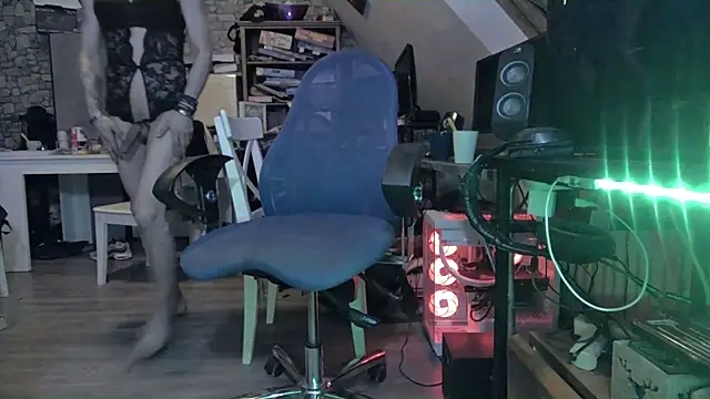 Snapshot of Manu3li chatting on 03-22-25, 03:30 Manu3li online show from 03-22-25, 03:30