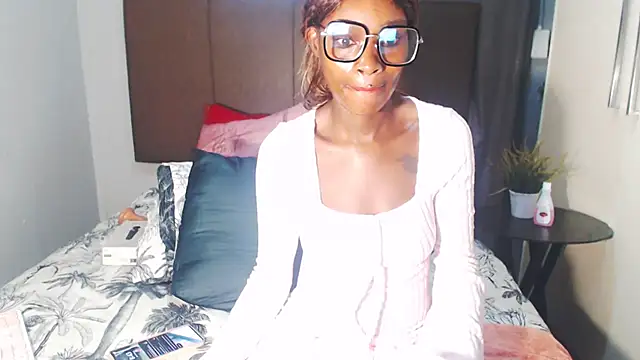 Snapshot of HoneyDropsX chatting on 02-19-25, 06:44 HoneyDropsX online show from 02-19-25, 06:44