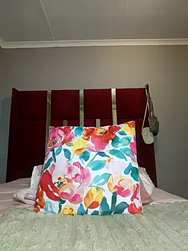 Snapshot of HoneyDropsX chatting on 10-02-25, 12:06 HoneyDropsX online show from 10-02-25, 12:06