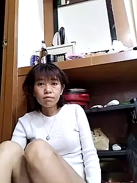 Snapshot of Little_suzy5 chatting on 05-18-26, 08:03 Little suzy5 online show from 05-18-26, 08:03