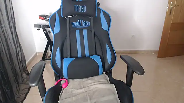 LARACRUZ30 online show from 02-14-26, 06:54