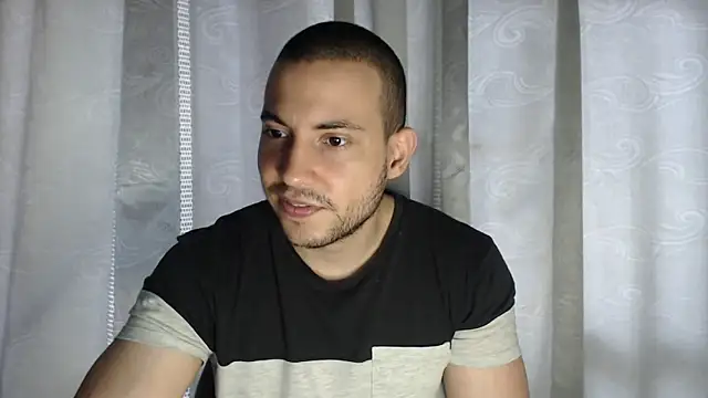 Snapshot of Armando_2002 chatting on 10-15-25, 05:02 Armando 2002 online show from 10-15-25, 05:02