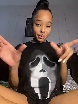 Snapshot of CutieFrmthehood chatting on 01-11-25, 06:23 CutieFrmthehood online show from 01-11-25, 06:23