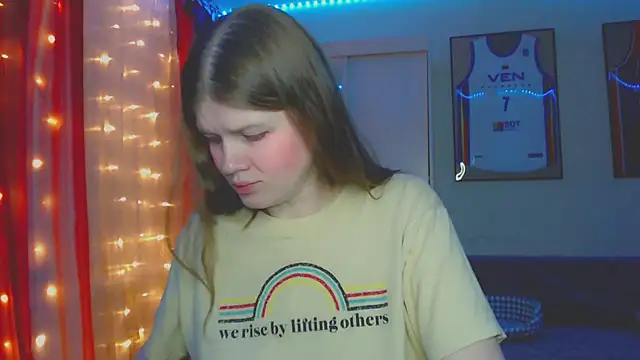 Snapshot of Klementa chatting on 03-19-25, 06:23 Klementa online show from 03-19-25, 06:23