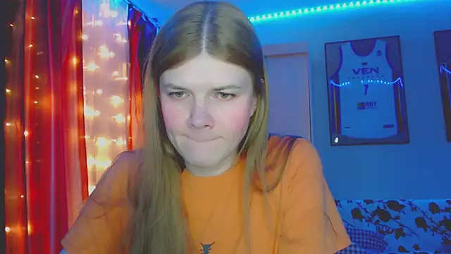 Snapshot of Klementa chatting on 10-12-25, 06:18 Klementa online show from 10-12-25, 06:18