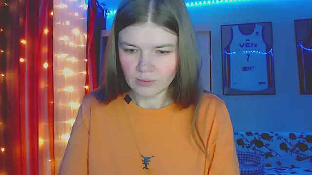 Snapshot of Klementa chatting on 10-31-25, 06:31 Klementa online show from 10-31-25, 06:31