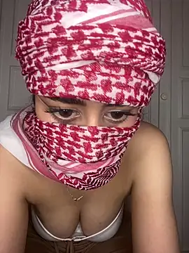 Snapshot of arabiaAna chatting on 10-12-25, 05:06 arabiaAna online show from 10-12-25, 05:06