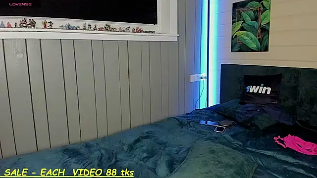 Snapshot of SandyChris chatting on 02-13-25, 07:35 SandyChris online show from 02-13-25, 07:35