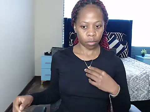 Snapshot of QUEENMANDYY chatting on 06-18-26, 09:25 QUEENMANDYY online show from 06-18-26, 09:25