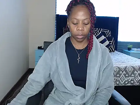Snapshot of QUEENMANDYY chatting on 06-24-26, 06:23 QUEENMANDYY online show from 06-24-26, 06:23