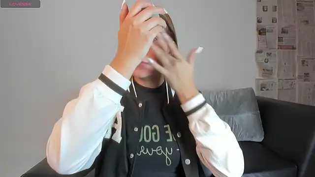 Snapshot of miataylorr1 chatting on 12-11-24, 11:30 miataylorr1 online show from 12-11-24, 11:30