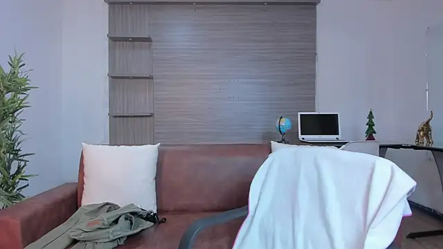 Snapshot of miataylorr1 chatting on 12-21-24, 11:44 miataylorr1 online show from 12-21-24, 11:44