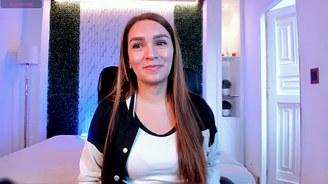 Snapshot of miataylorr1 chatting on 10-12-25, 12:04 miataylorr1 online show from 10-12-25, 12:04