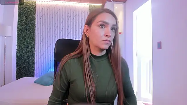 Snapshot of miataylorr1 chatting on 10-15-25, 02:06 miataylorr1 online show from 10-15-25, 02:06