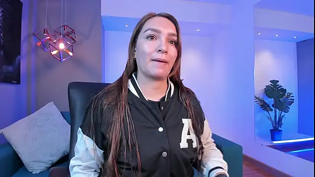 Snapshot of miataylorr1 chatting on 11-01-25, 12:07 miataylorr1 online show from 11-01-25, 12:07