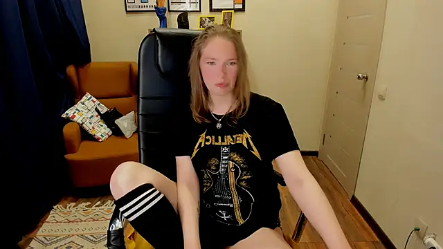 Snapshot of _fiona_Love chatting on 05-16-26, 07:45 fiona Love online show from 05-16-26, 07:45