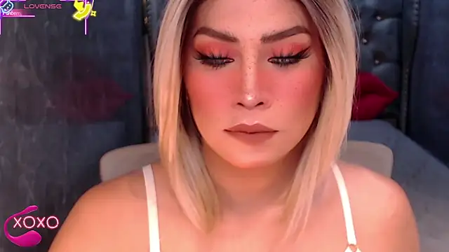 Snapshot of QUEEN_GIAMOORE69 chatting on 09-24-25, 07:28 QUEEN GIAMOORE69 online show from 09-24-25, 07:28