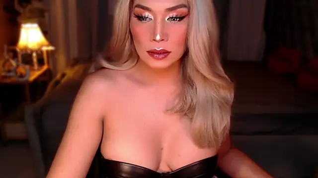 QUEEN GIAMOORE69 online show from 05-23-26, 11:31