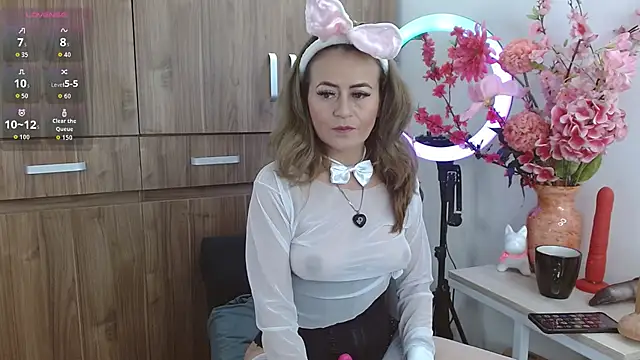 Snapshot of magenta_maturr chatting on 10-31-25, 08:32 magenta maturr online show from 10-31-25, 08:32