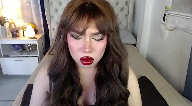 Snapshot of RebecaNextToYou chatting on 12-15-24, 08:25 RebecaNextToYou online show from 12-15-24, 08:25