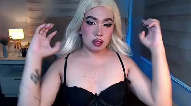 Snapshot of RebecaNextToYou chatting on 02-26-25, 04:24 RebecaNextToYou online show from 02-26-25, 04:24