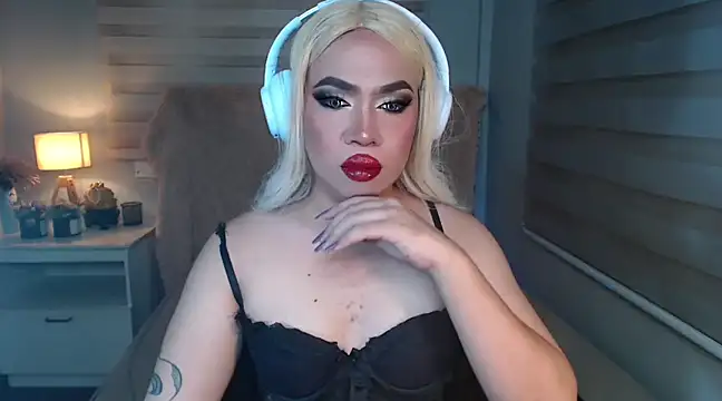 Snapshot of RebecaNextToYou chatting on 03-07-25, 05:28 RebecaNextToYou online show from 03-07-25, 05:28