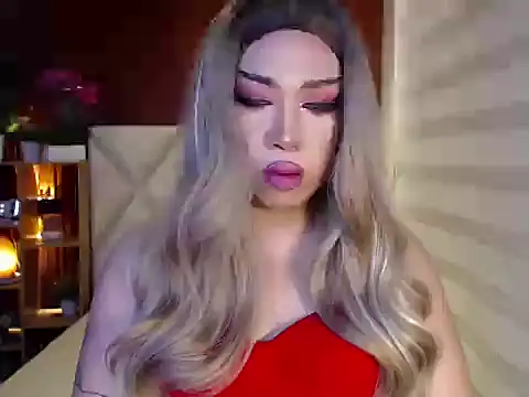 Snapshot of RebecaNextToYou chatting on 10-06-25, 02:47 RebecaNextToYou online show from 10-06-25, 02:47