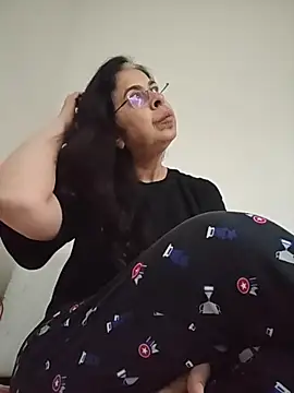 Susannemilf online show from 11-20-25, 04:07