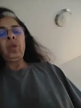 Susannemilf online show from 12-19-25, 05:53