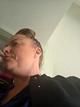 julimonroe online show from 04-03-26, 04:16