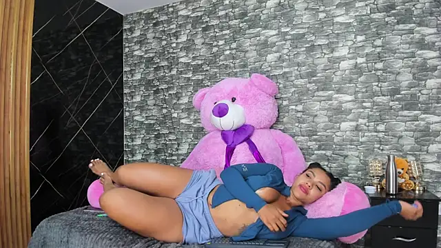 Snapshot of HeidyWillss chatting on 02-19-25, 12:03 HeidyWillss online show from 02-19-25, 12:03