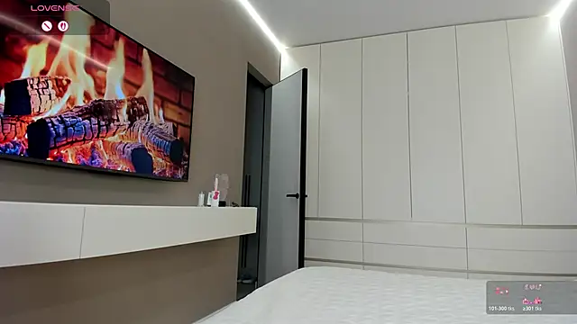 JenniferQueen11 online show from 04-12-26, 09:25