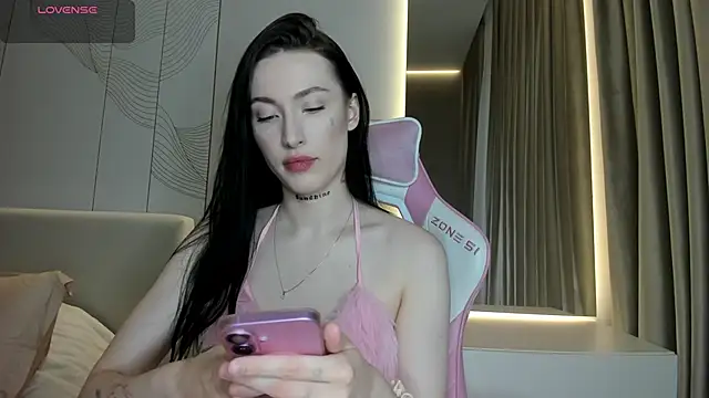 JenniferQueen11 online show from 04-13-26, 12:43