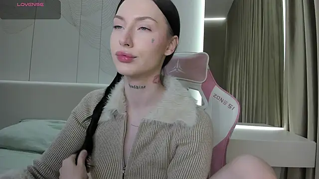 JenniferQueen11 online show from 05-22-26, 08:03