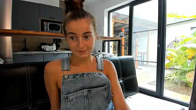 Snapshot of ElizSweet chatting on 11-13-25, 08:46 ElizSweet online show from 11-13-25, 08:46