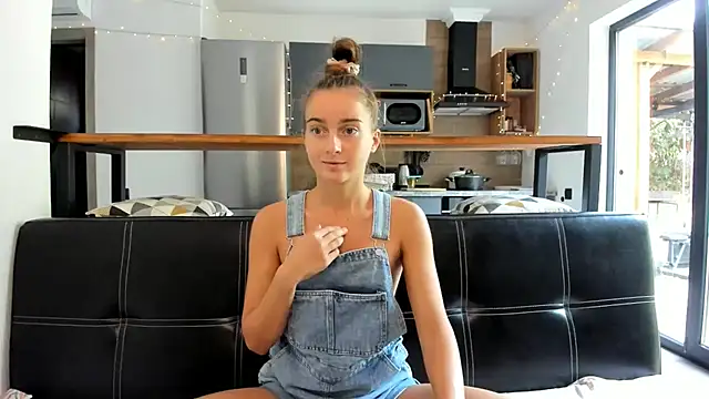 Snapshot of ElizSweet chatting on 11-25-25, 09:09 ElizSweet online show from 11-25-25, 09:09