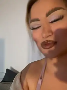 EmiliaPetrova online show from 01-08-25, 10:58