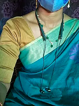 Snapshot of XBHUUME chatting on 01-01-25, 04:29 XBHUUME online show from 01-01-25, 04:29