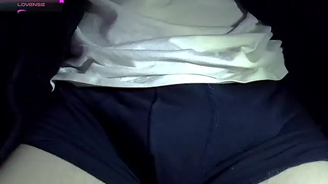 Snapshot of VirtualPear chatting on 03-06-25, 01:46 VirtualPear online show from 03-06-25, 01:46