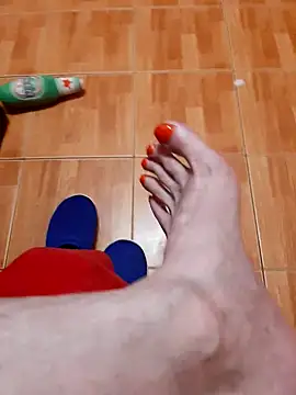 feet toes online show from 10-14-25, 08:20