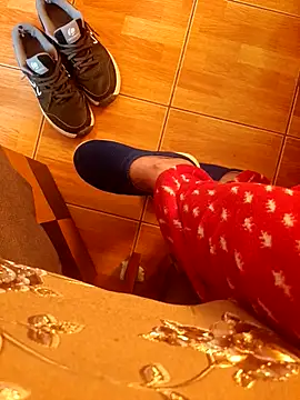 feet toes online show from 10-31-25, 05:30